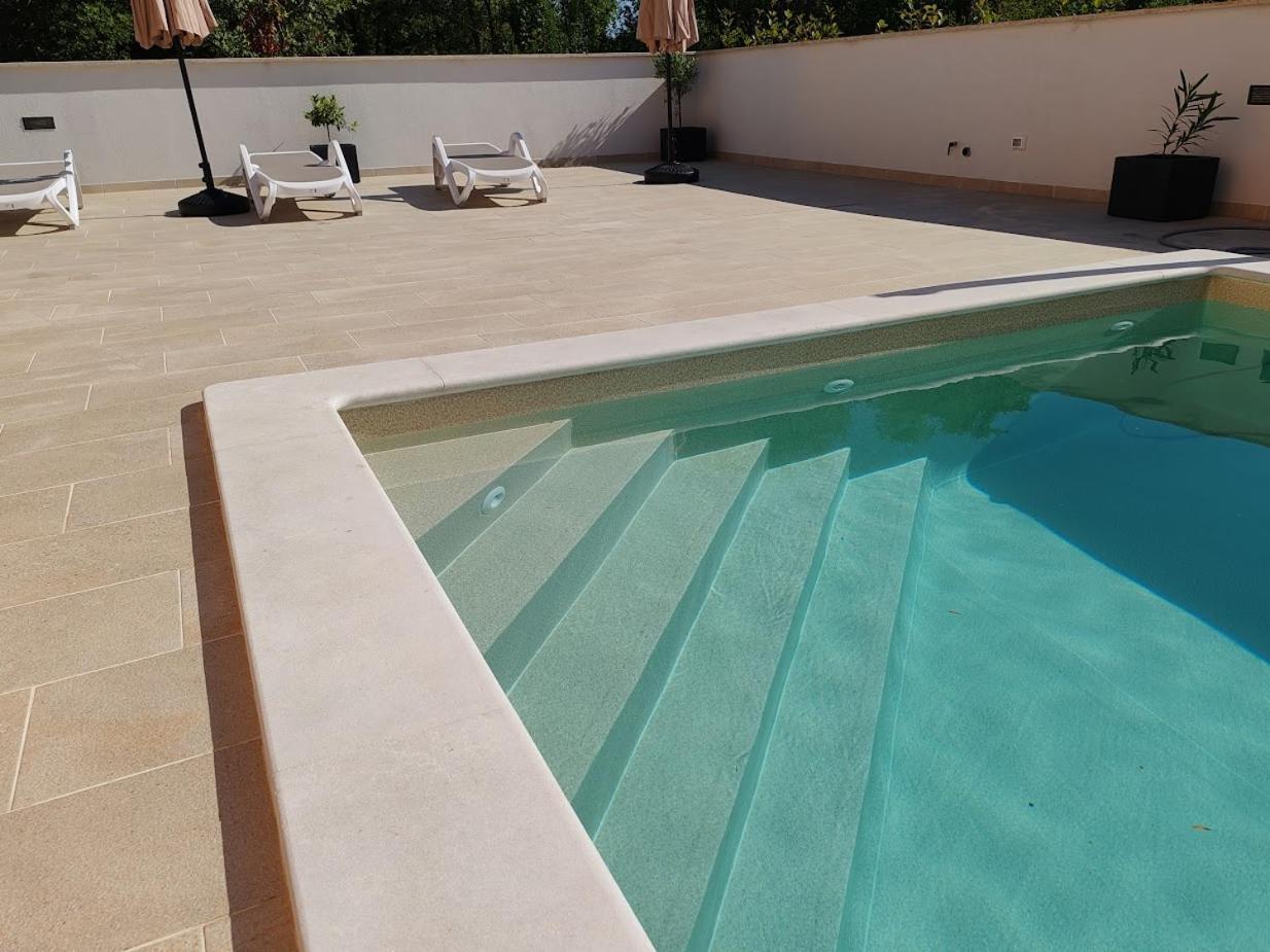 Apartments Oleander Lovrecica-Residence With Pool Exteriér fotografie