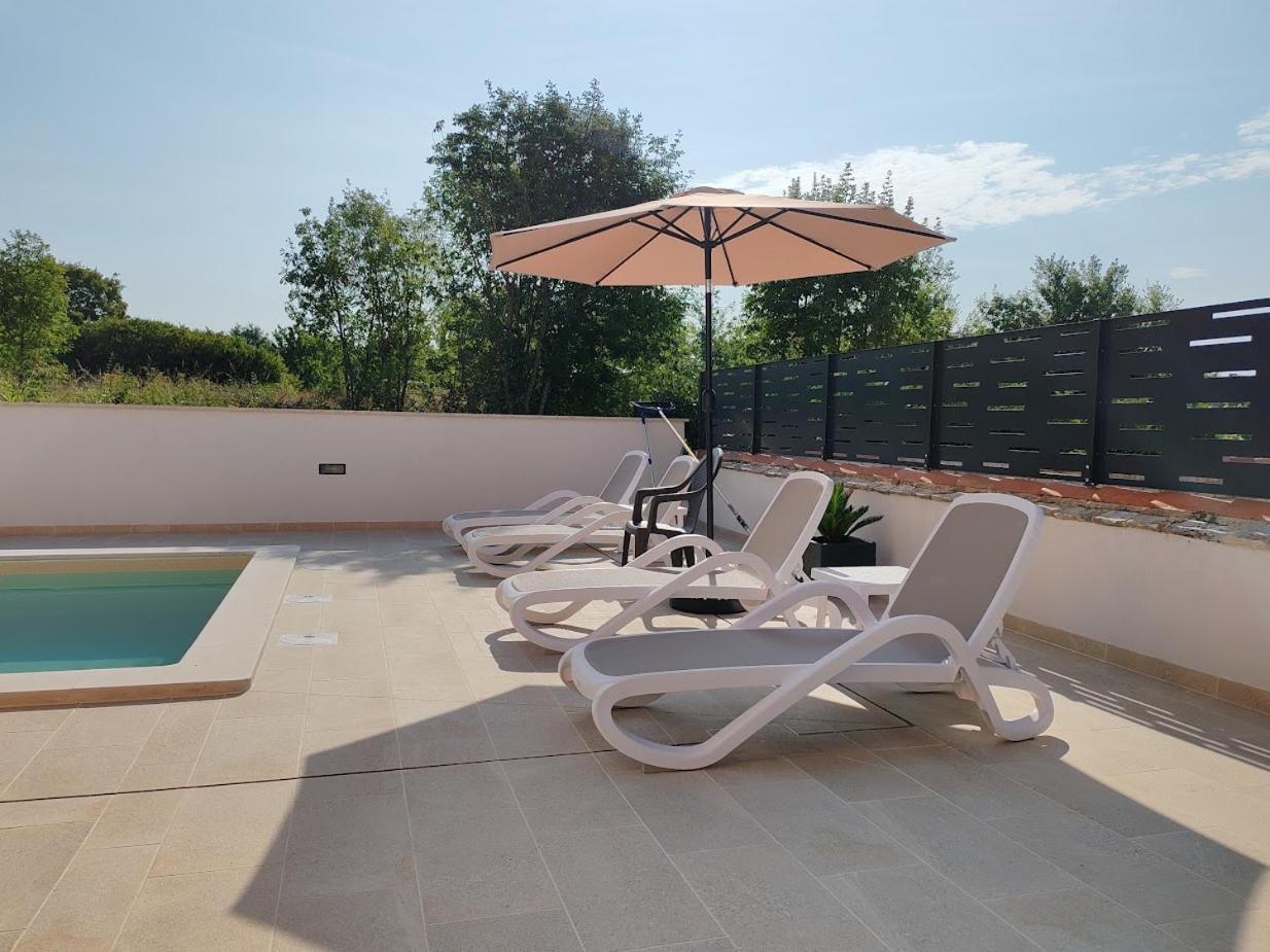 Apartments Oleander Lovrecica-Residence With Pool Exteriér fotografie