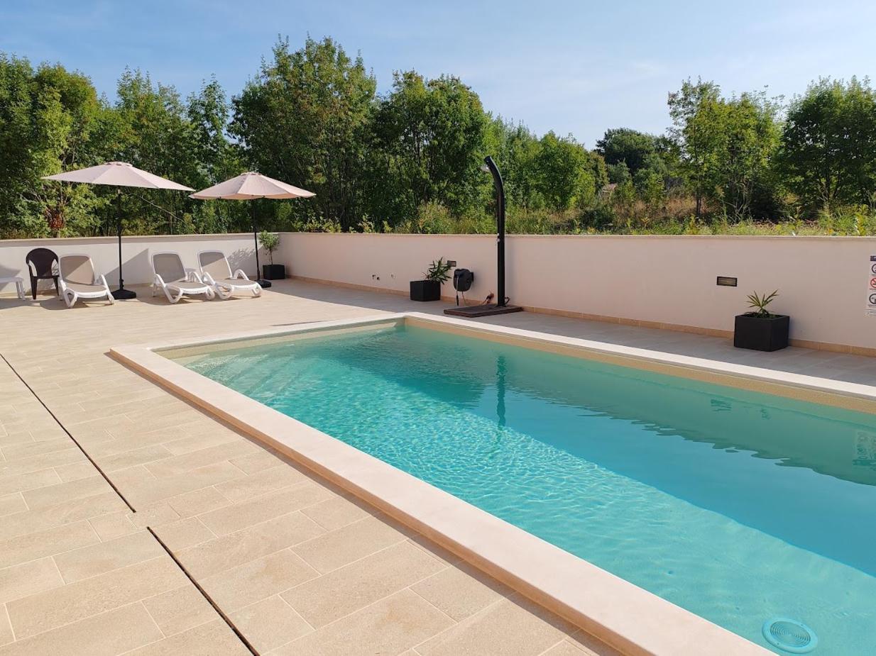 Apartments Oleander Lovrecica-Residence With Pool Exteriér fotografie