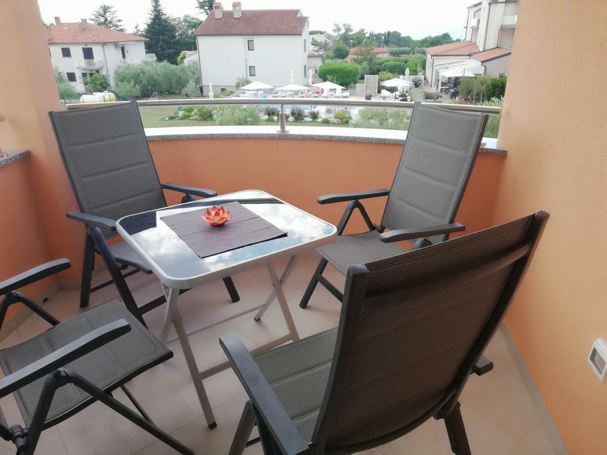 Apartments Oleander Lovrecica-Residence With Pool Exteriér fotografie